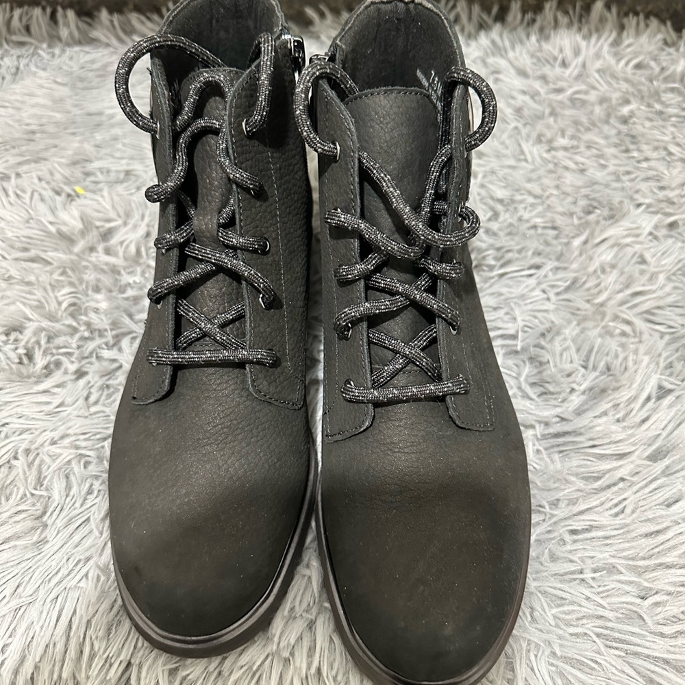 Munro Leather Buckle Ankle Booties Womens size 7.5 Reg. $245.00